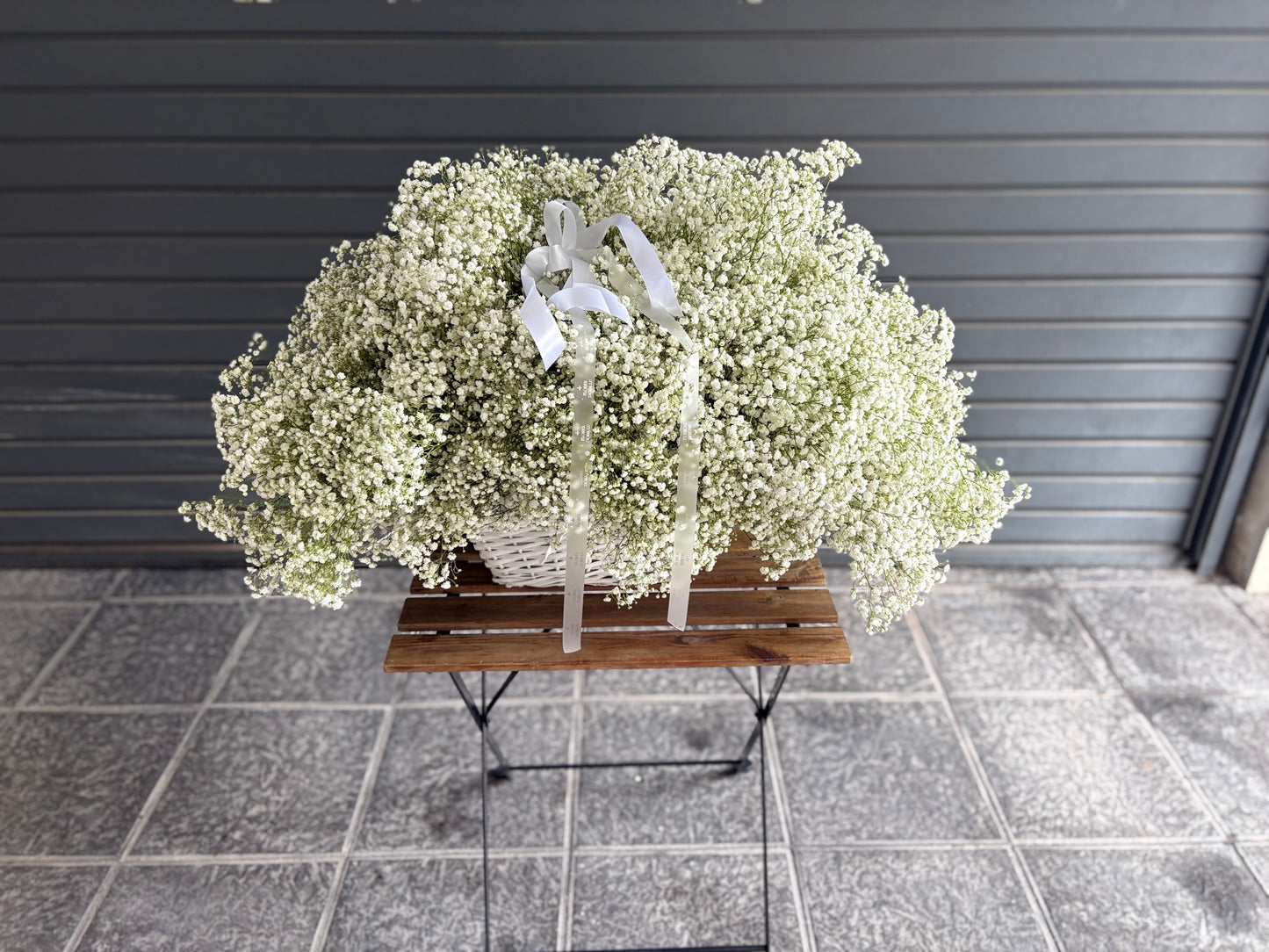Cesta de Gipsofila blanca
